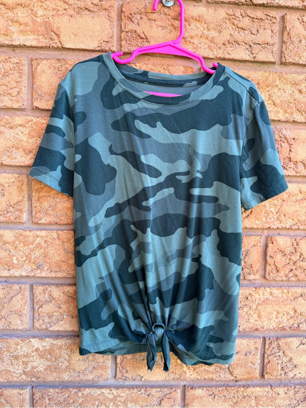 💫10/$25 • Old Navy Green Camo Short Sleeve Tie-Front Tee